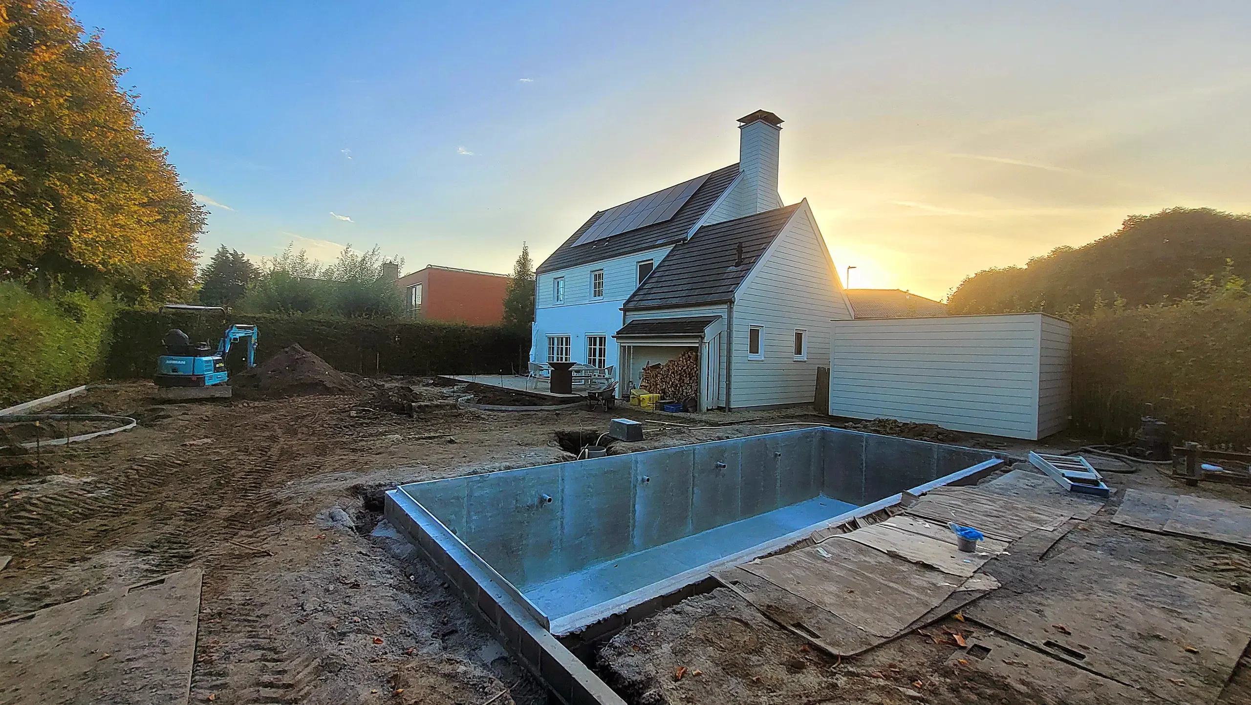Zwemvijver ruwbouw polyester