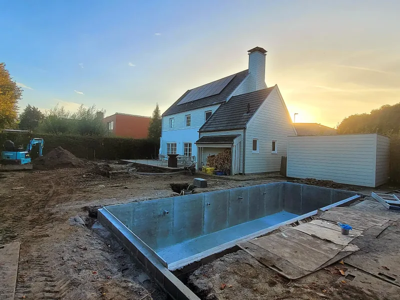 Zwemvijver ruwbouw polyester